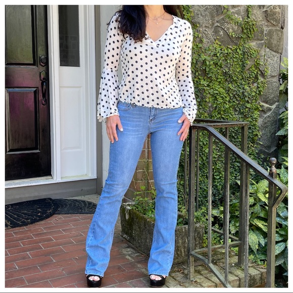 Polka dot flare sleeves V neck top - Picture 4 of 6